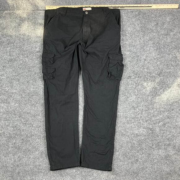 Wrangler Pants Mens 40x32 Black Cargo Utility Stretch Casual Workwear Durable - Picture 1 of 10